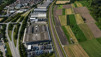Bild KI generiert-Radschnellweg entlang der Bahnlinie